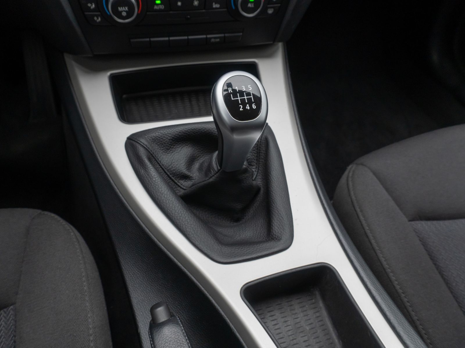 Fahrzeugabbildung BMW 316d Touring PDC KlimaAut Tempomat Multilenkrad