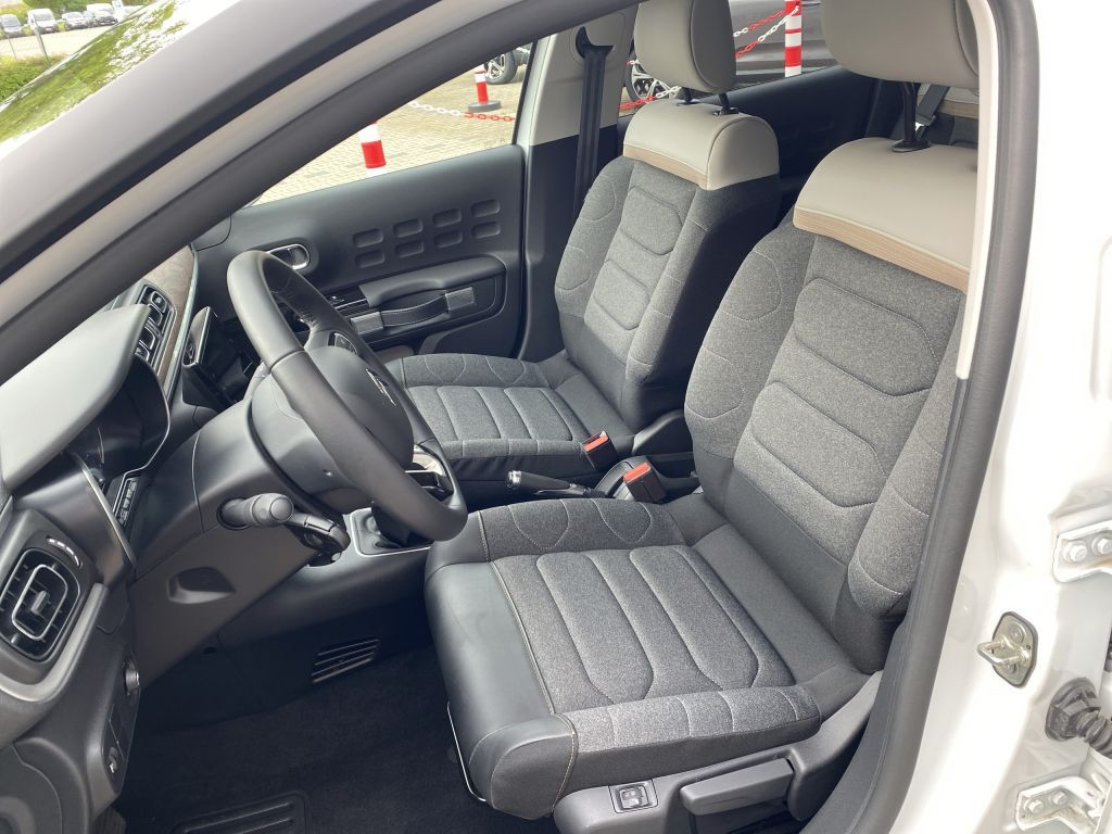 Fahrzeugabbildung Citroën C3 PT 83 S&S MAX *Sitzh*Navi*Cam*Carplay*Touch*