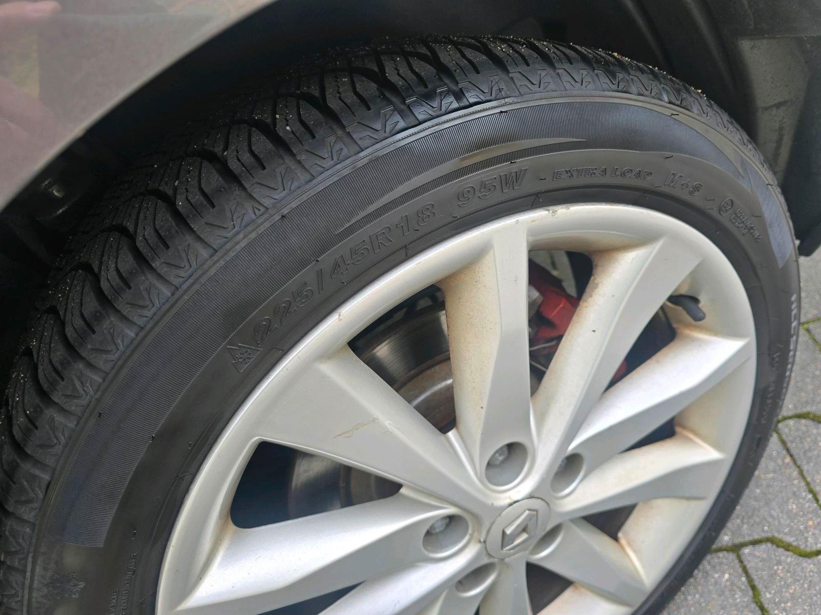 Renault Laguna 2010 — photo 11
