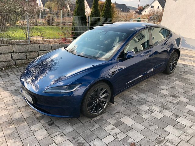 Tesla Model 3  Highland AWD  Dual/Long Range