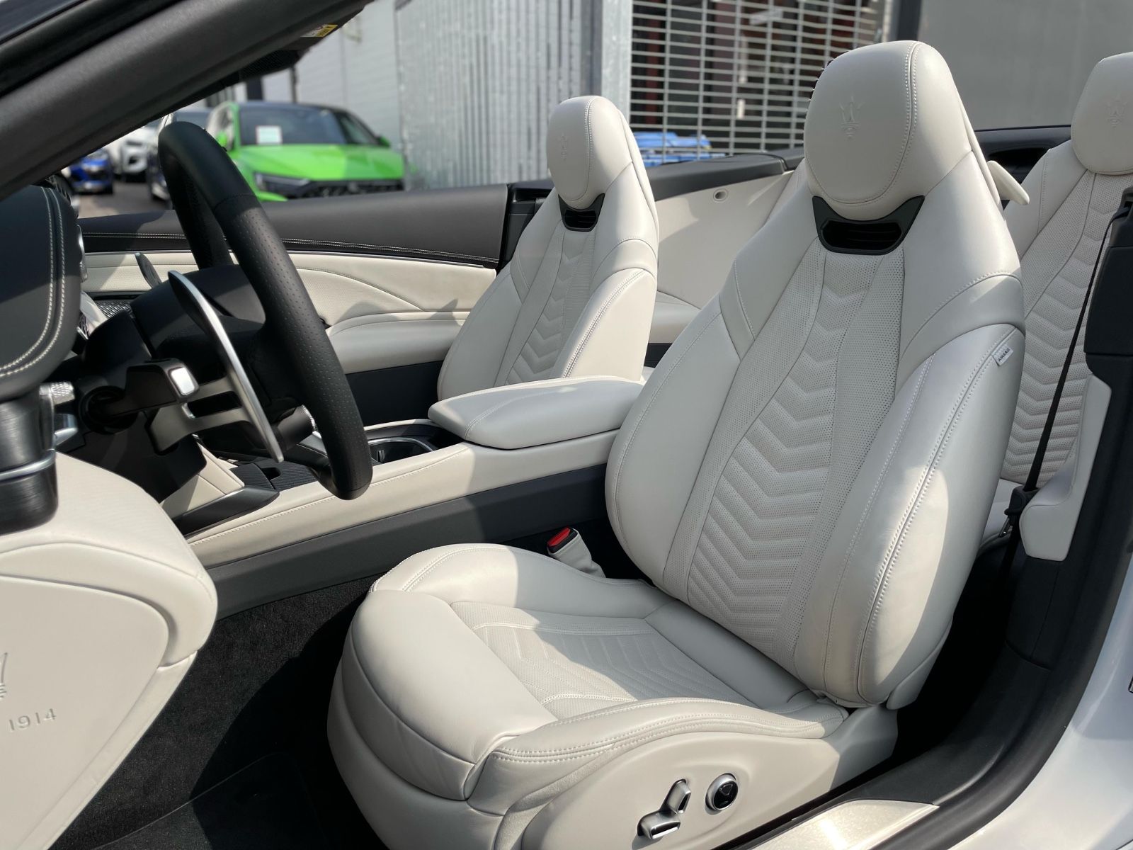 Fahrzeugabbildung Maserati GranCabrio Trofeo |SportDesign|Sonus|HeadUp|Lift