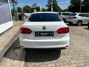 Fahrzeugabbildung Volkswagen Jetta VI 1.2 TFSI Life Navi