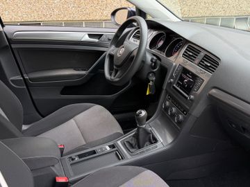 Volkswagen Golf - 6
