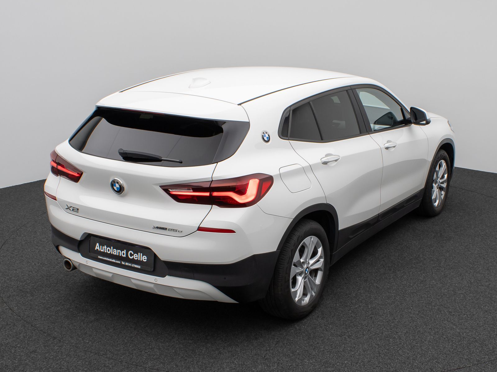 Fahrzeugabbildung BMW X2 xD25e Kamera HUD DAB HiFi Navi+Komfort Alarm