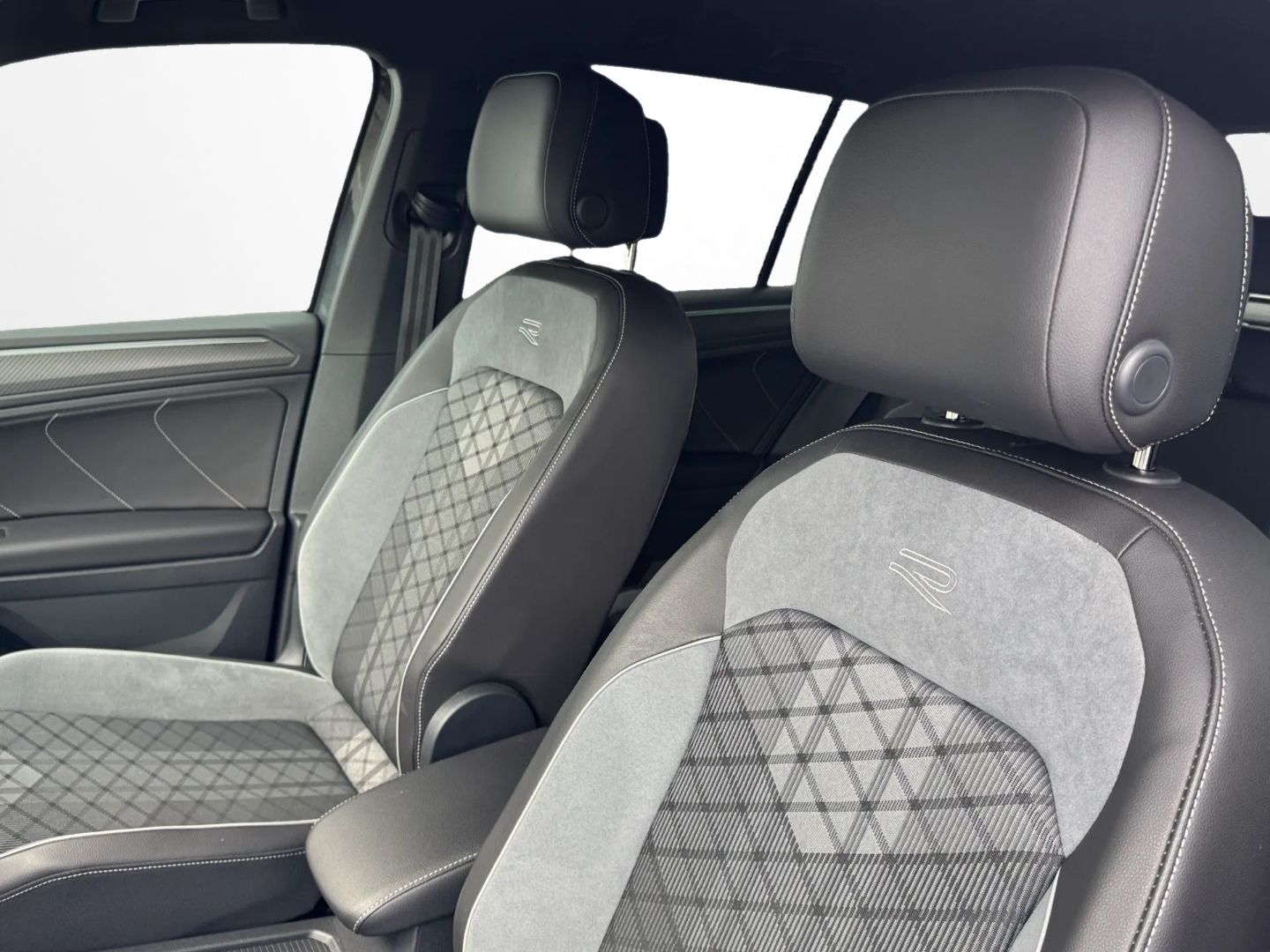 Tiguan 2.0 TDI 4M R-LINE *AHK*MATRIX*EASYOPEN*