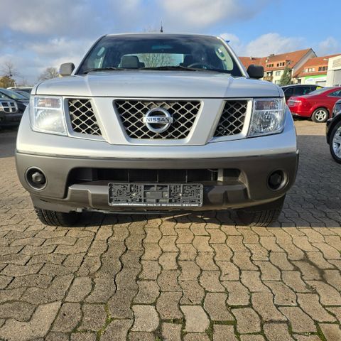 Nissan Navara DCI 4X4 AHK 4 SITZER 4 TÜR