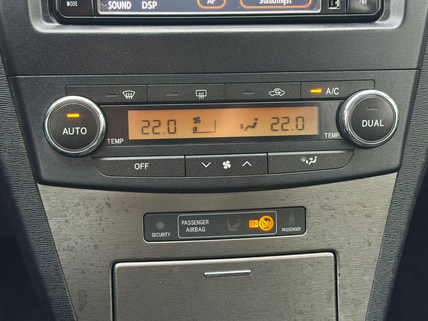 Toyota Avensis 2010 — photo 6