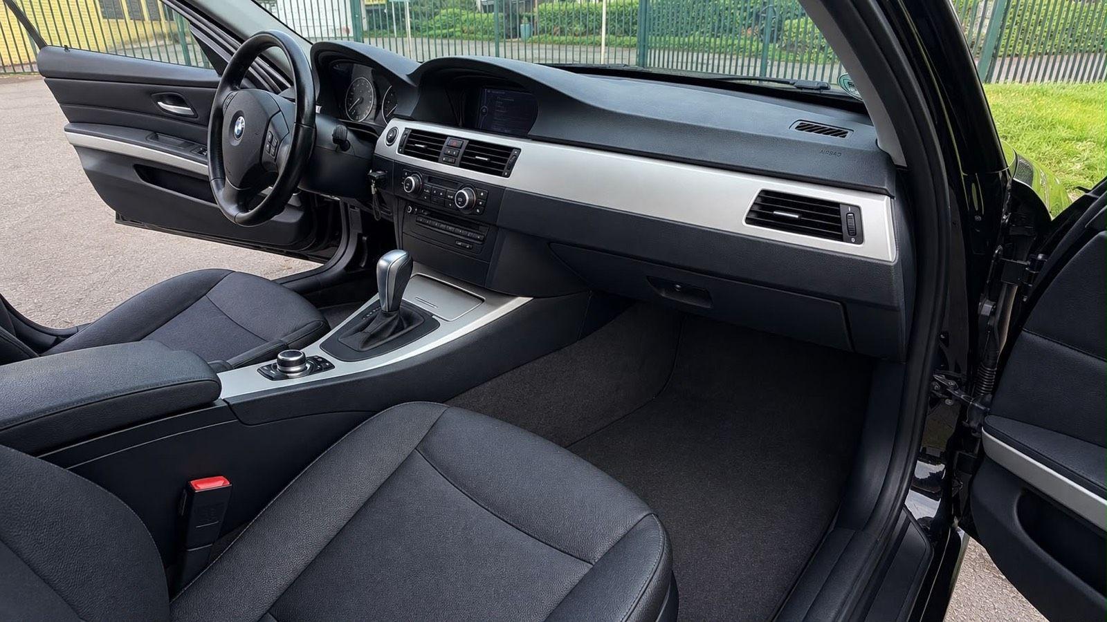 BMW 318 2012 — engine 160 HP (118kW)