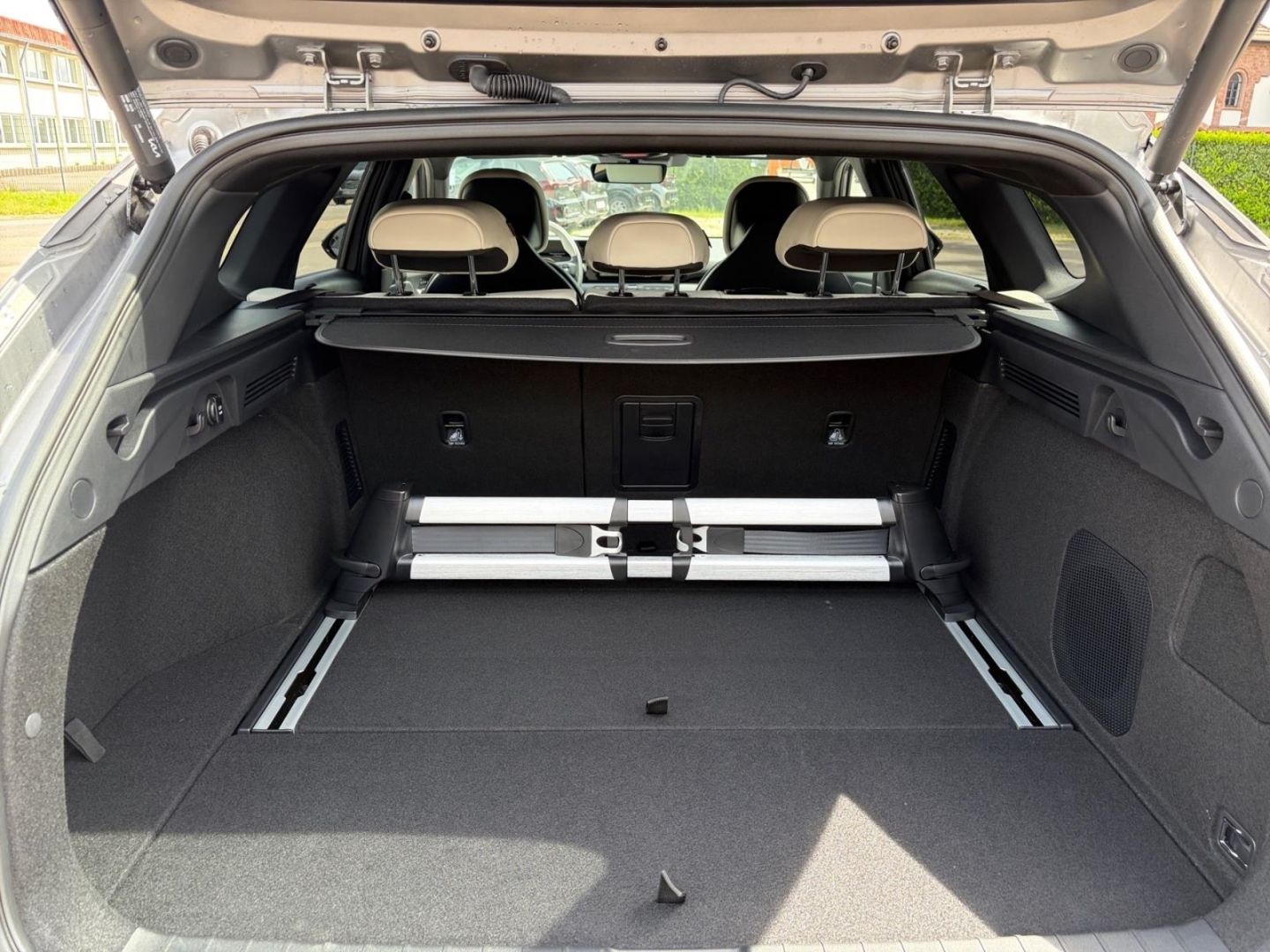 Fahrzeugabbildung Kia K4 SW 1.6 T-GDI 132 kW GT-Line HUD Navi Digitale