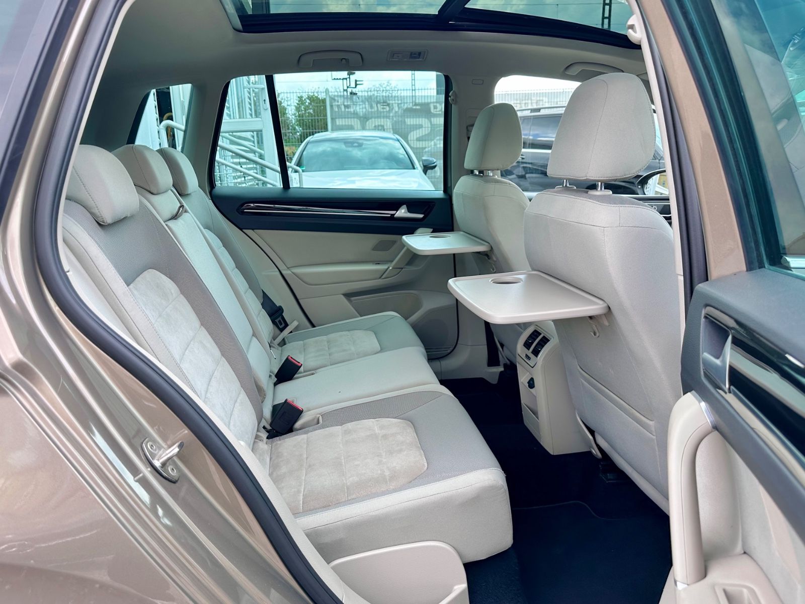 Fahrzeugabbildung Volkswagen GOLF SPORTSVAN VII HIGHLINE*MOD.2016+PANO+AUTOM.