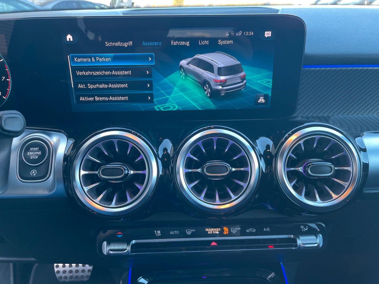 Fahrzeugabbildung Mercedes-Benz GLB 200 AMG 7-Sitzer +Ambiente+R-Kamera+Carplay