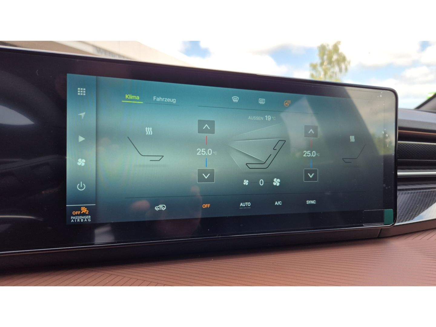 Fahrzeugabbildung KGM Torres 1.5 Nomad 6/AT 2WD Navi LED Apple CarPlay