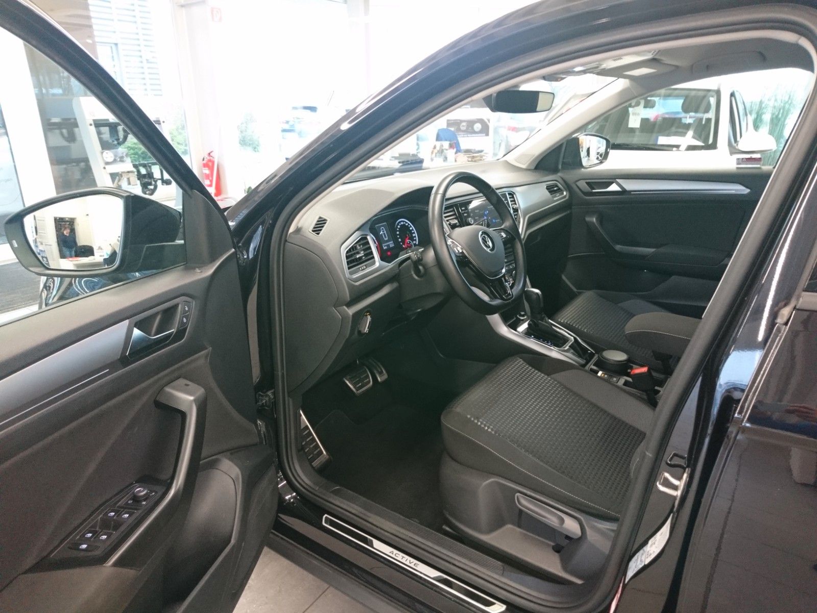 Fahrzeugabbildung Volkswagen T-Roc 2.0 TDI 7-DSG Active NAVI 17"AluPDC