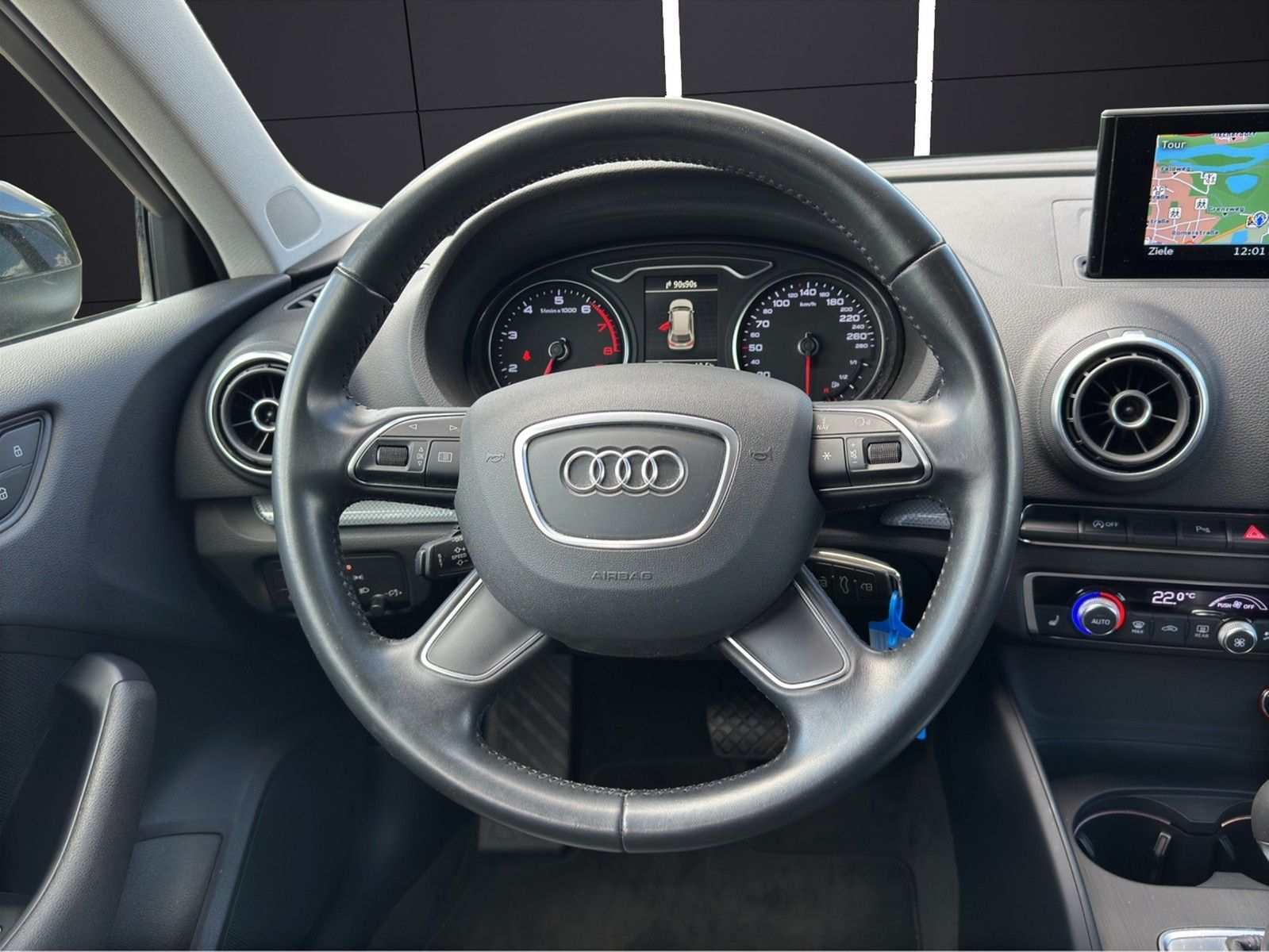 Fahrzeugabbildung Audi A3 Sportback Ambiente TSI DSG AHK XENON NAVI