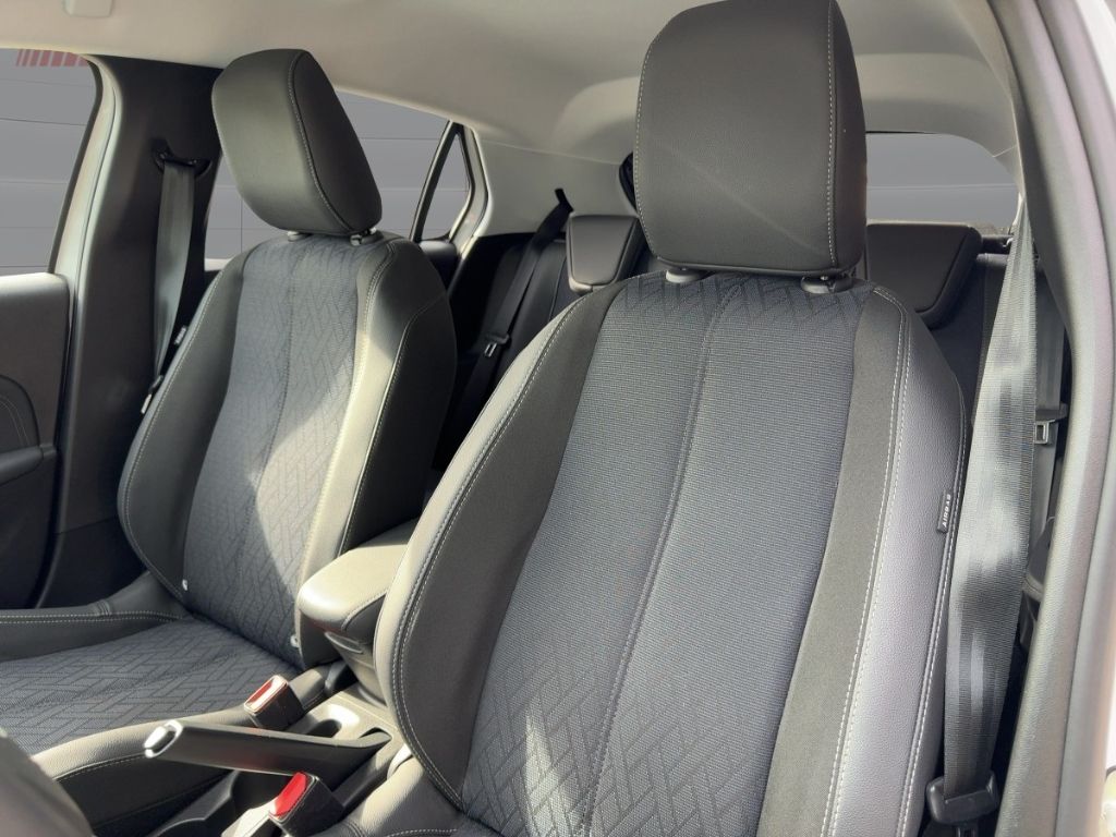 Fahrzeugabbildung Opel Corsa ALLWETTER  RÜCKFAHRK.  SITZHEIZUNG