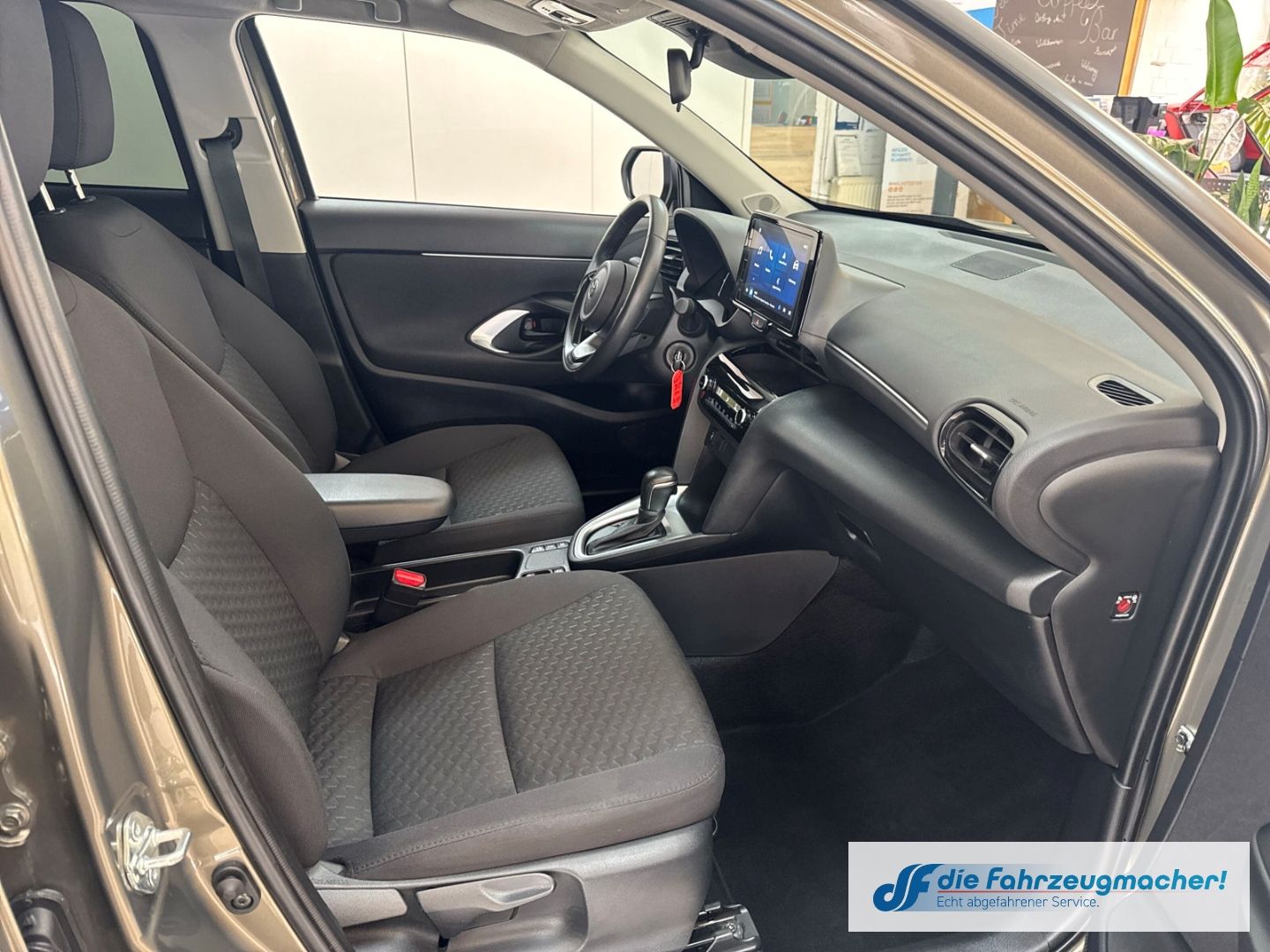Fahrzeugabbildung Toyota Yaris Cross ACTIVE Hybrid DAB Spurhalteass. Fern