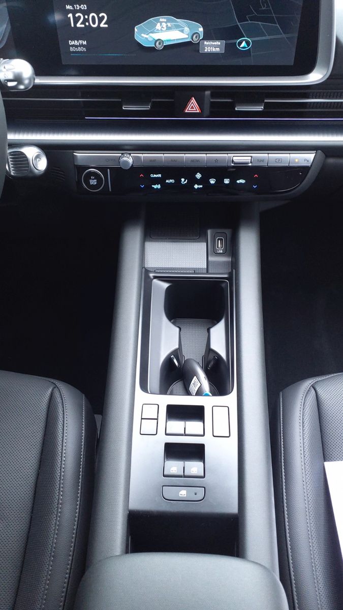 Fahrzeugabbildung Hyundai IONIQ 6 4WD 77,4kWh TECHNIQ ParkP SitzP SOUNDSYS