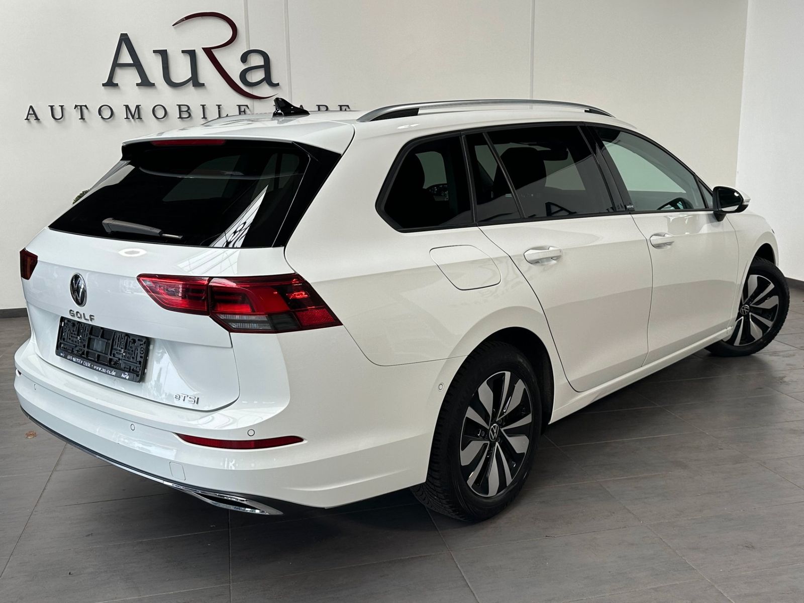 Fahrzeugabbildung Volkswagen Golf Variant 1.5 eTSI DSG MOVE NAV+LED+ACC