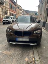 BMW X1 sDrive18i - BMW X1 mit Benzin-Antrieb: Kombi