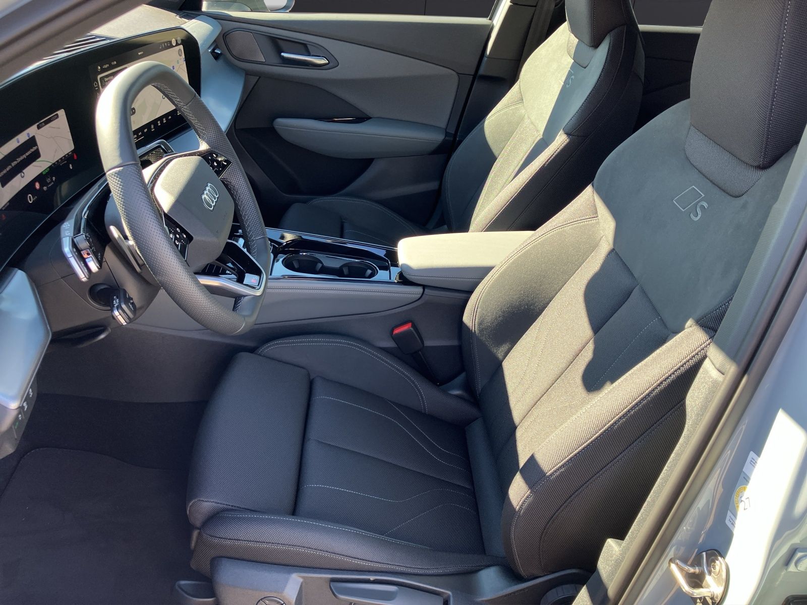 Fahrzeugabbildung Audi Q3 TFSI S tronic MATRIX S line AREA VIEW