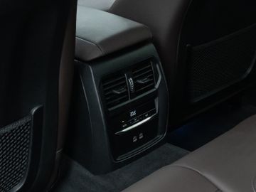 Fahrzeugabbildung BMW 320e 360°Laser DAB HiFi WLAN Komfort Alarm Sport