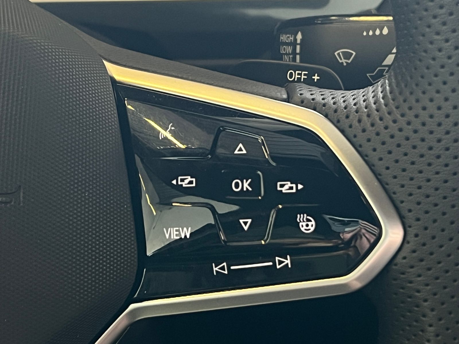 Fahrzeugabbildung Volkswagen Tiguan Allspace R-Line 2.0 TDI DSG 4Motion *AHK,