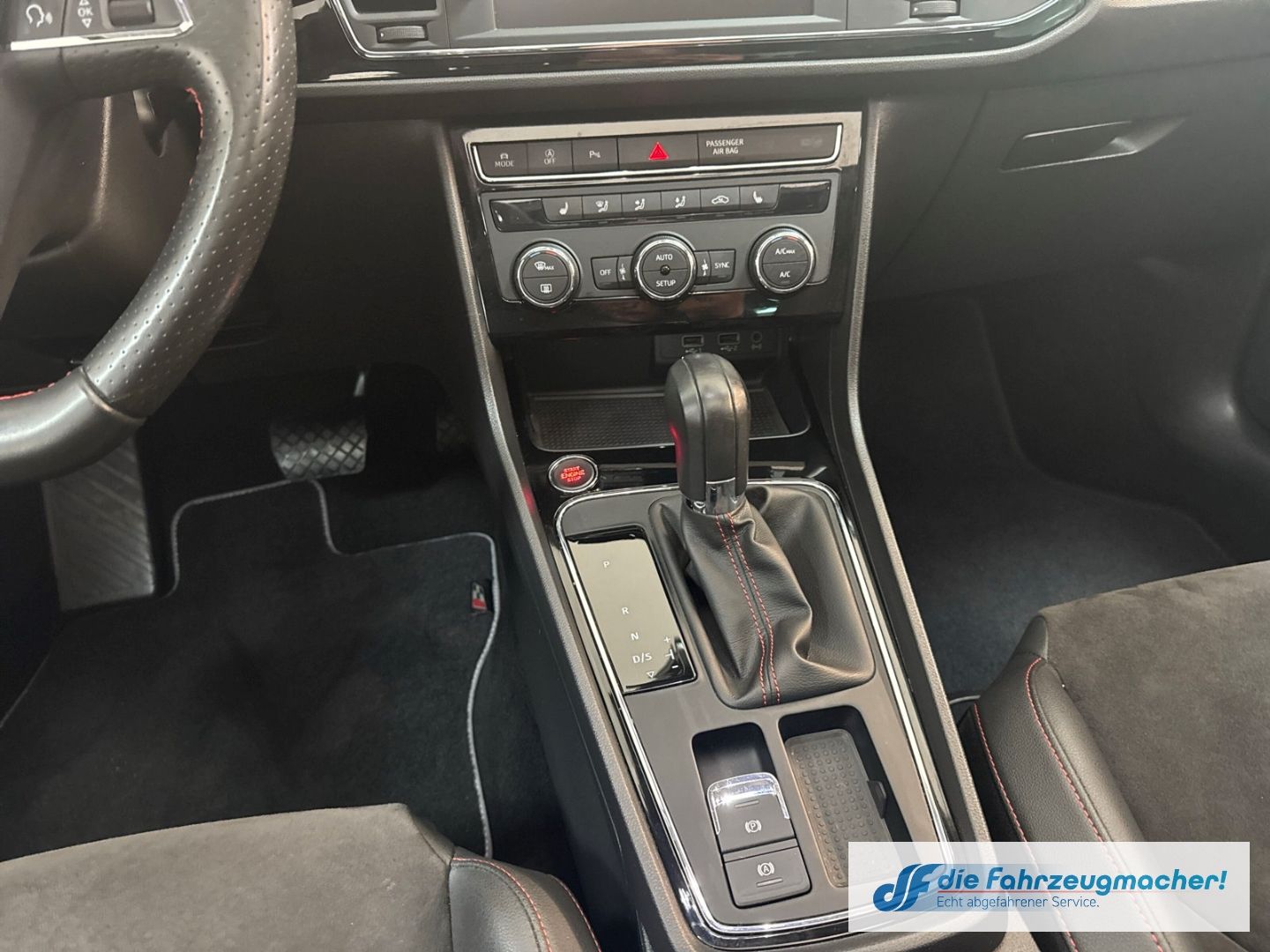 Fahrzeugabbildung SEAT Leon ST FR Panorama Navi Leder LED Sperrdiff. AC