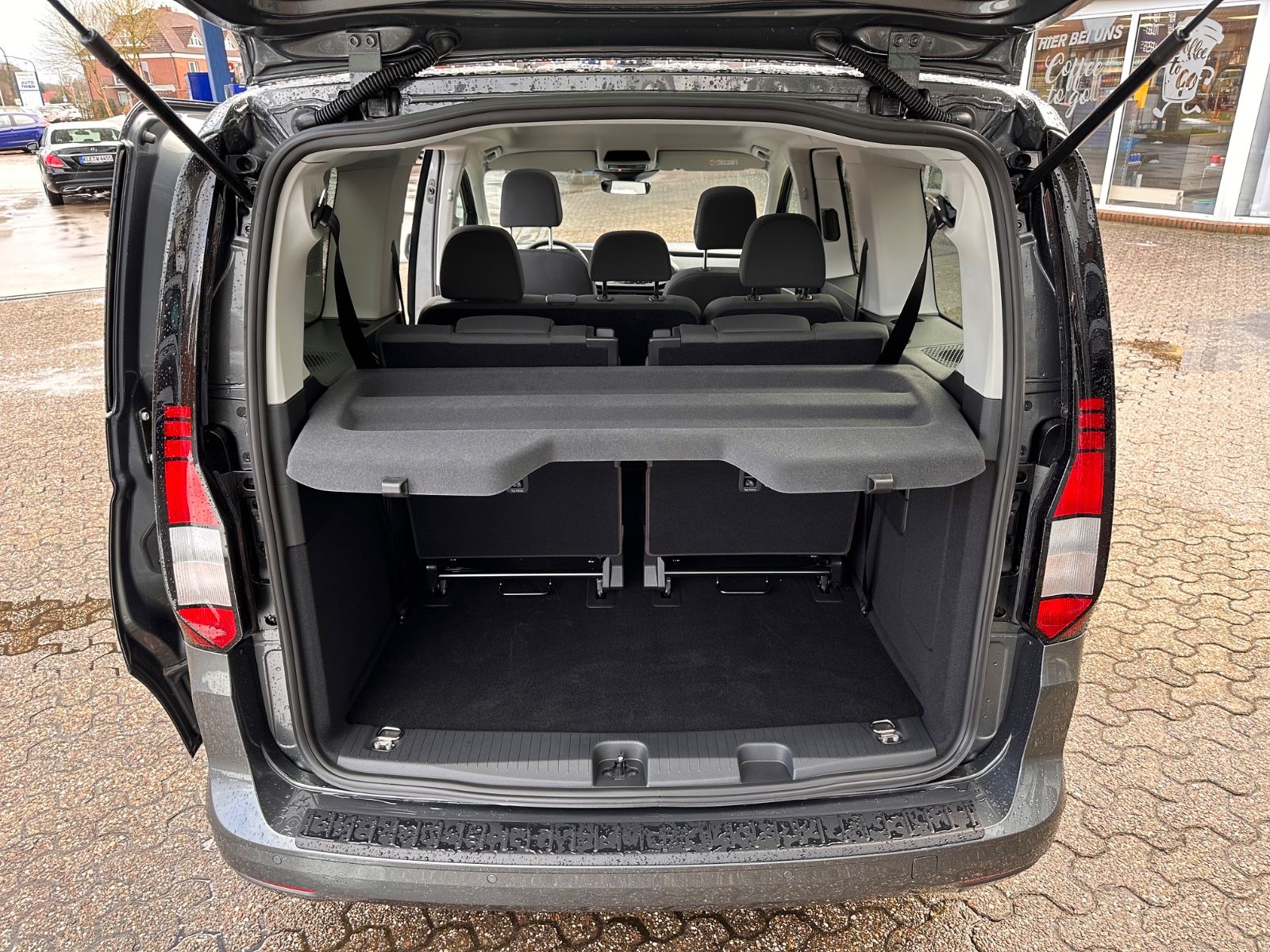 Fahrzeugabbildung Volkswagen Caddy Maxi 2.0 TDI DSG Pano/ACC/LED/APP/7-Sitzer