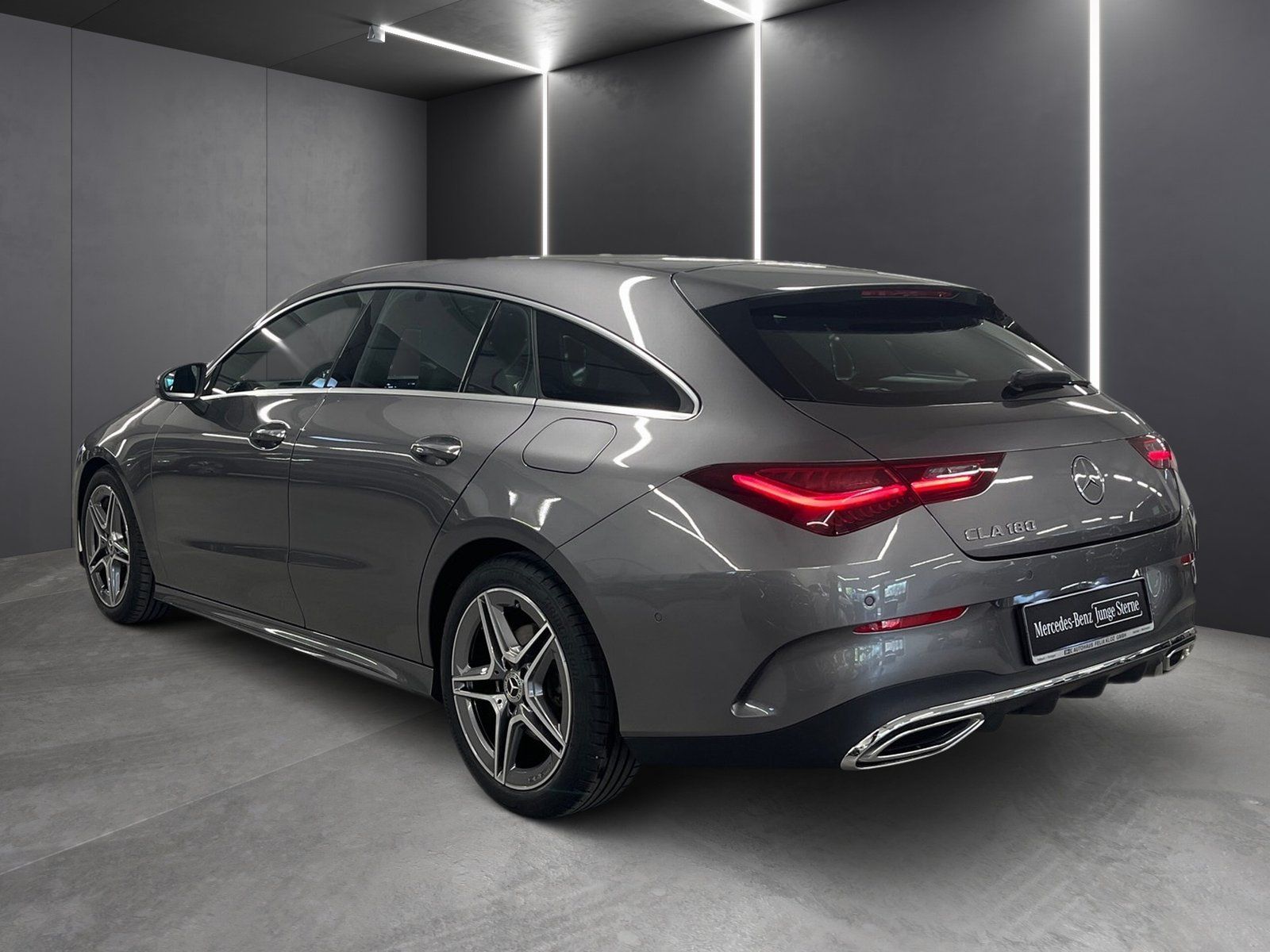 Fahrzeugabbildung Mercedes-Benz CLA 180 SB AMG Adv.*LED*Kamera*18"*CarPlay*Easy*