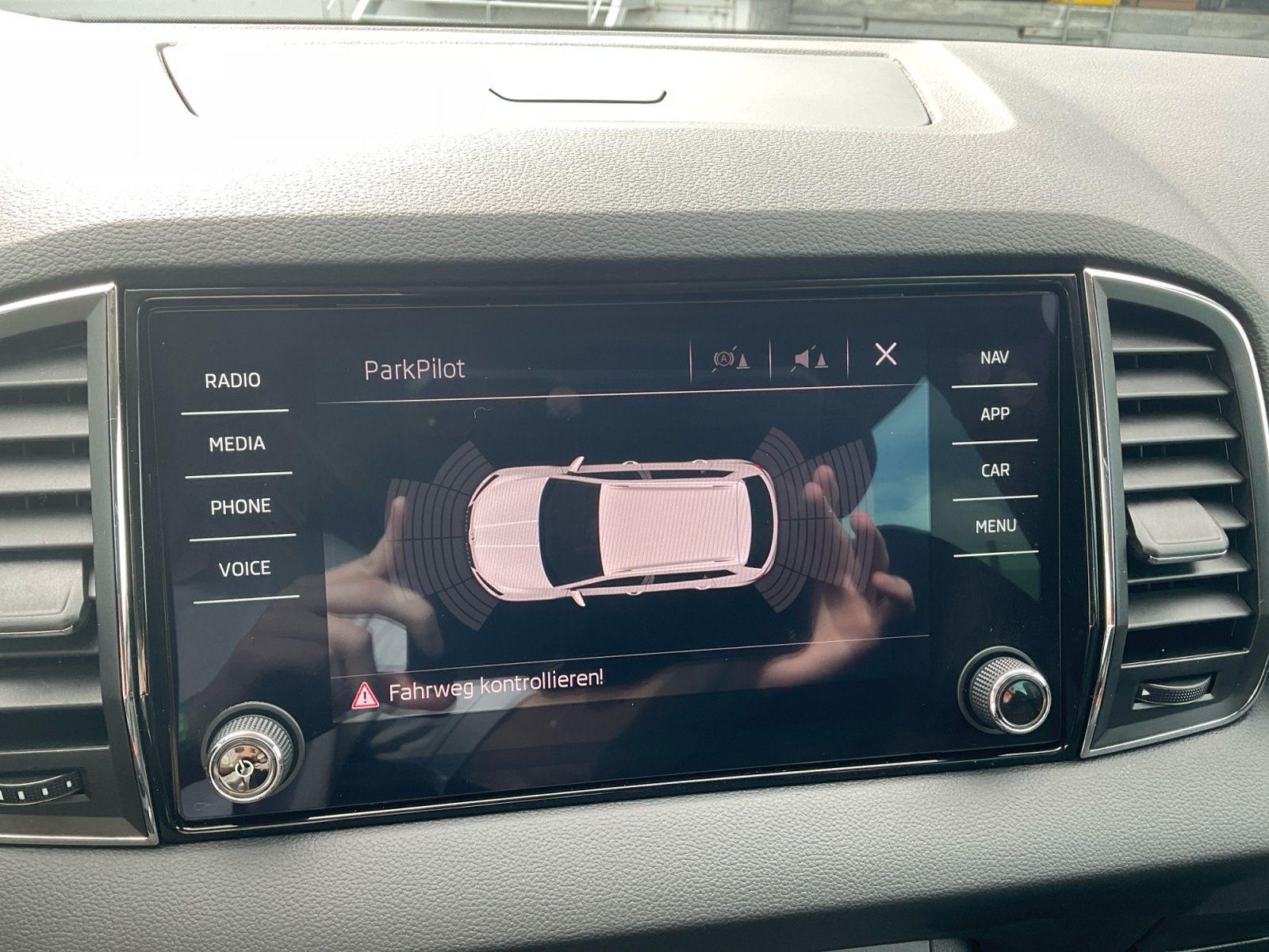 Skoda Karoq 1.0 TSI Ambition AHK CarPlay Tempomat