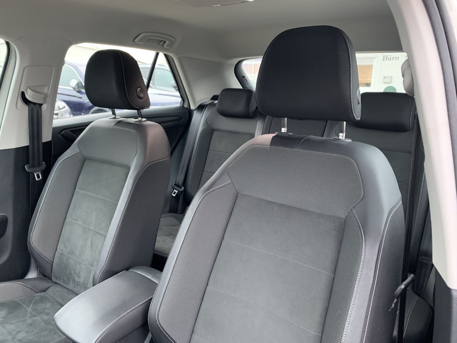 Fahrzeugabbildung Volkswagen T-Roc 1.5 TSI*Style*LED-Plus*Navi*ACC*Navi*