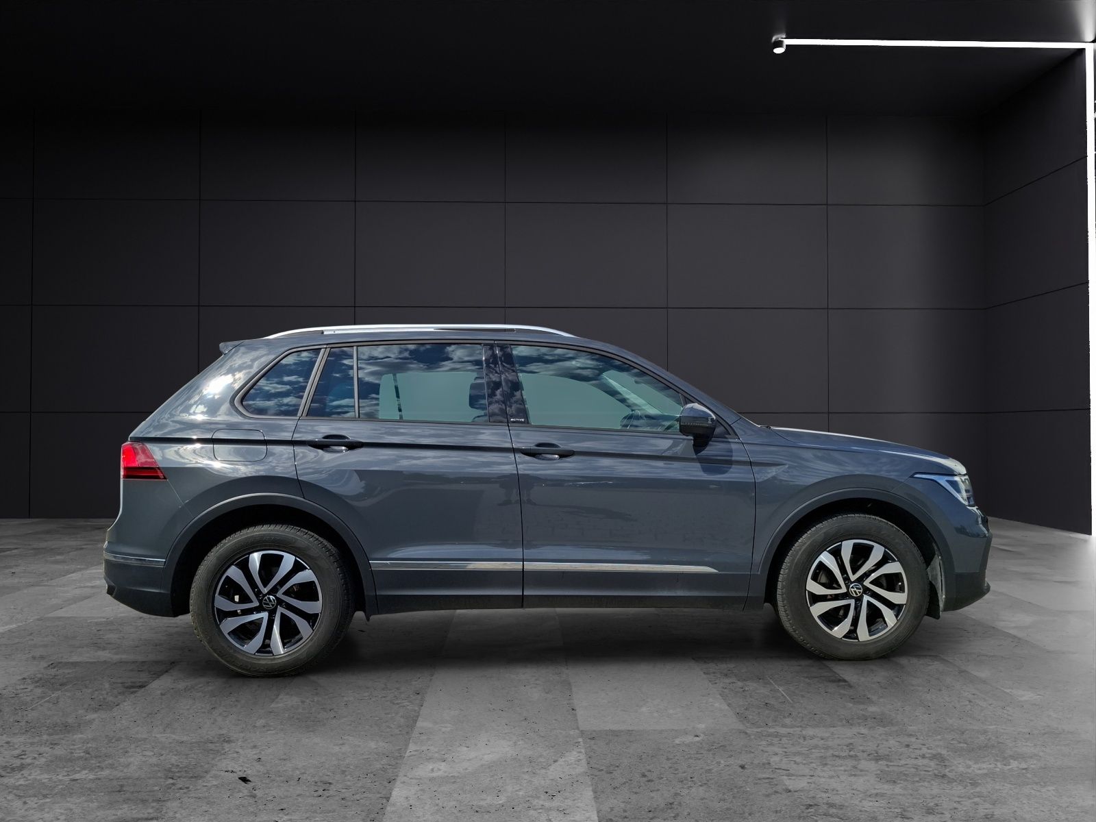 Fahrzeugabbildung Volkswagen Tiguan TDI Active LED Navi ACC Beifahrers. klapp