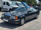 Mercedes-Benz 300 ECoupeCabrio300CE-24 - Mercedes-Benz 300: Cabrio, 24