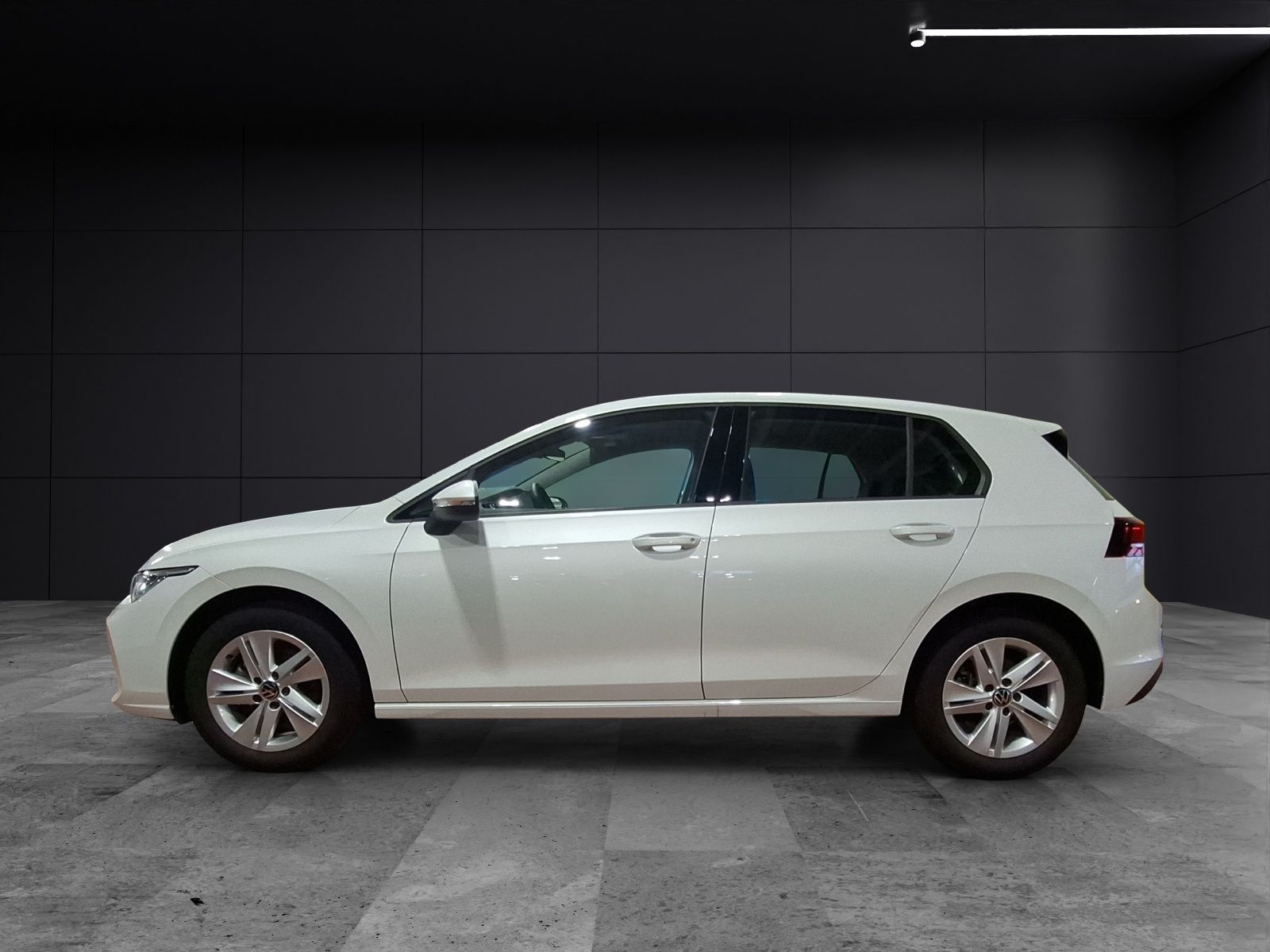Fahrzeugabbildung Volkswagen Golf VIII TSI Life Standhzg LED Navi AID ACC RFK