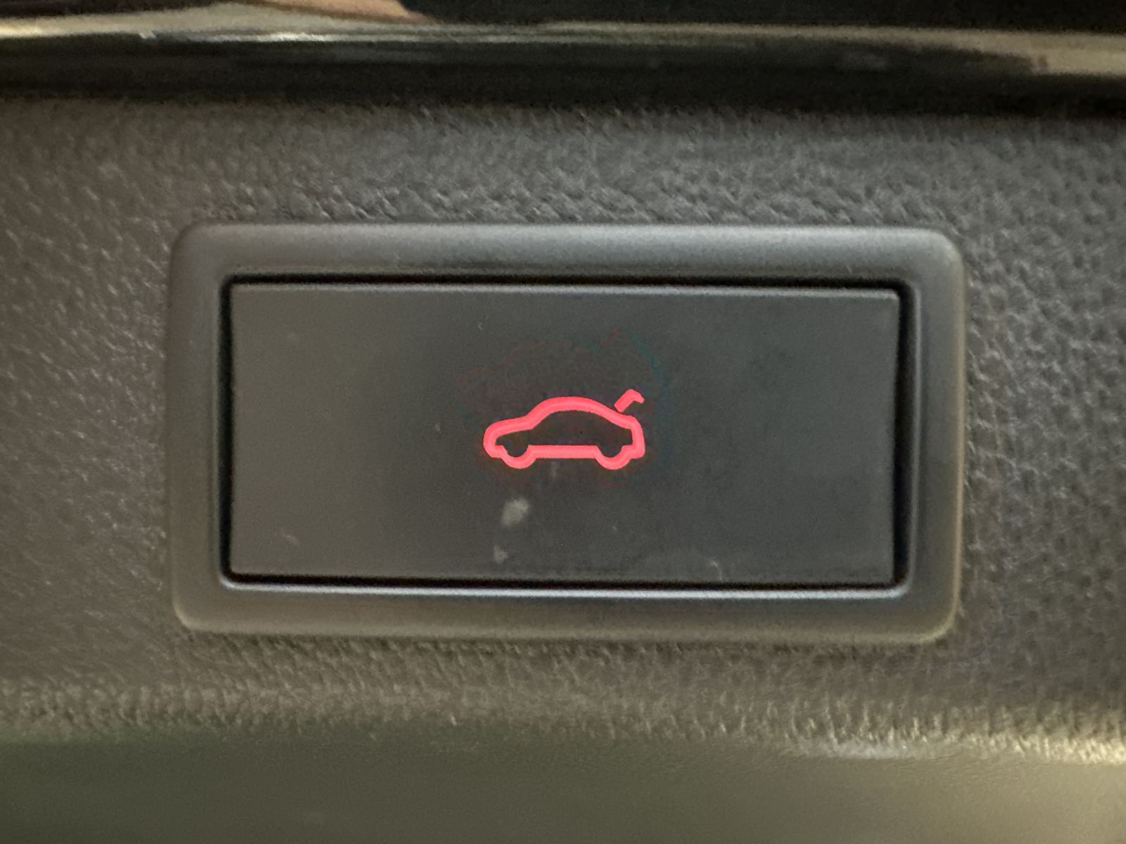 Fahrzeugabbildung SKODA Superb Combi 2.0 TDI DSG L&K NAV+LED+KAMERA+19ZO