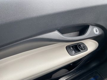 Fiat 500e 3+1 La Prima MJ22 Winter-Paket + 360° Kamer