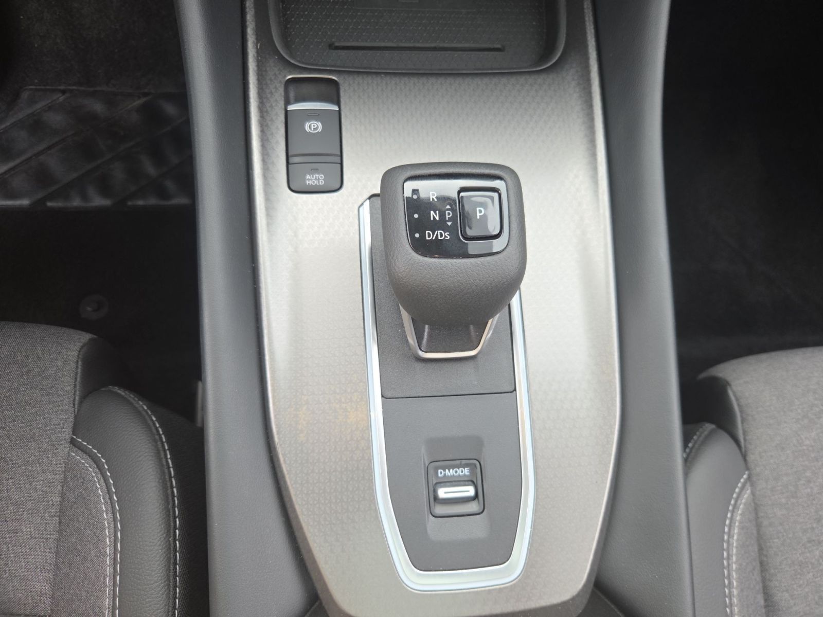 Fahrzeugabbildung Nissan Qashqai 1.3 DIG-T MHEV N-Connecta 158 PS Autom.