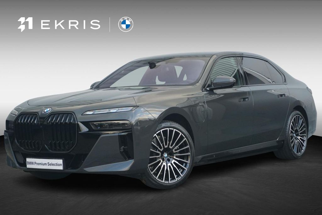 BMW 750 — hlavná fotografia