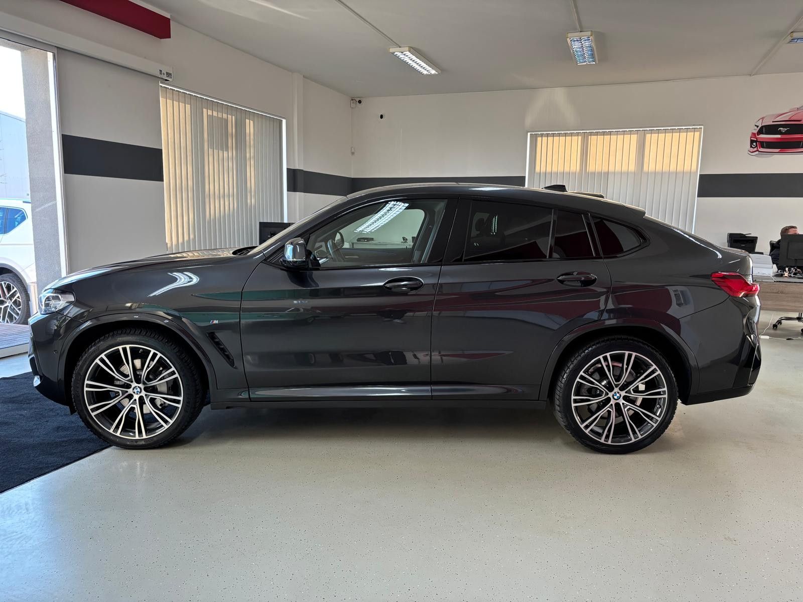 Fahrzeugabbildung BMW X4 xDrive 30 d M Sport PANO*MATRIX*HIFI*PROF*21"