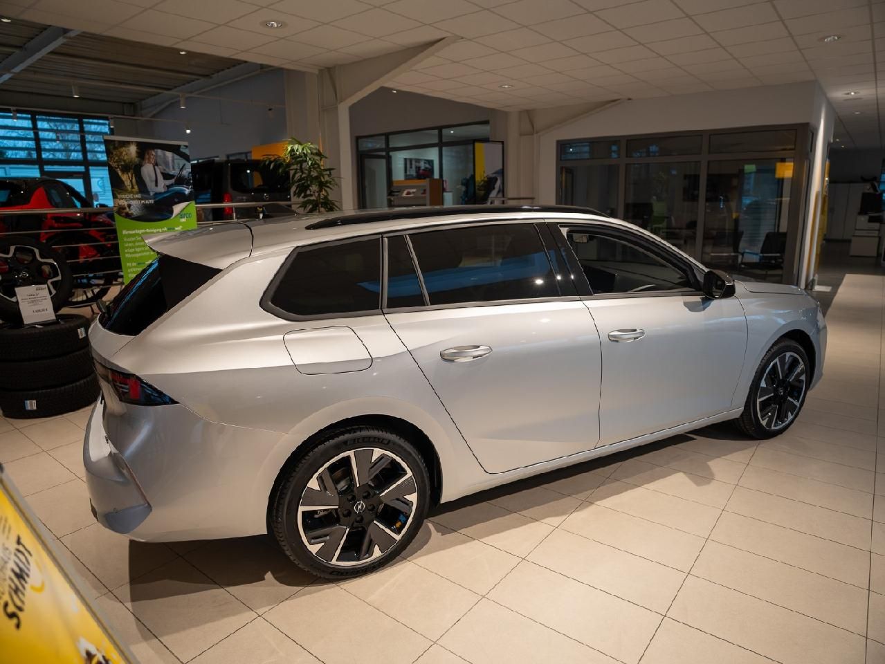 Fahrzeugabbildung Opel Astra L Sports Tourer Electric