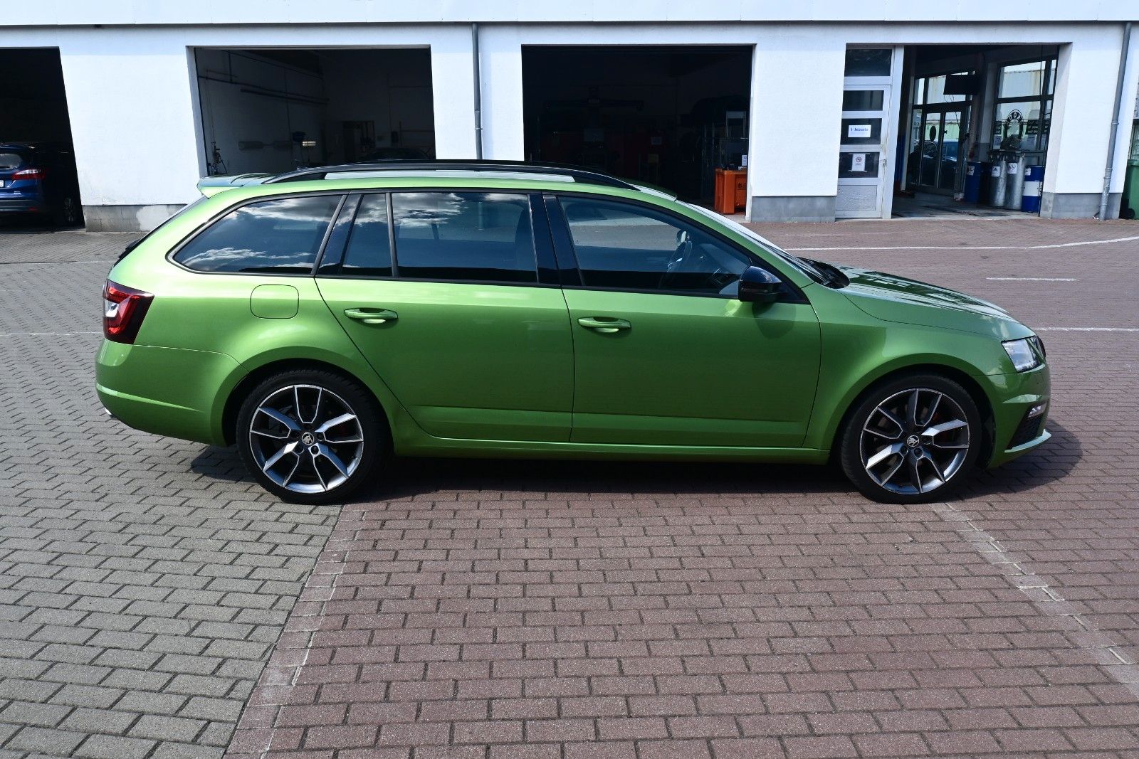 Fahrzeugabbildung SKODA Octavia 2.0 TDI Combi RS 4x4*Business-P*Chrom-P*