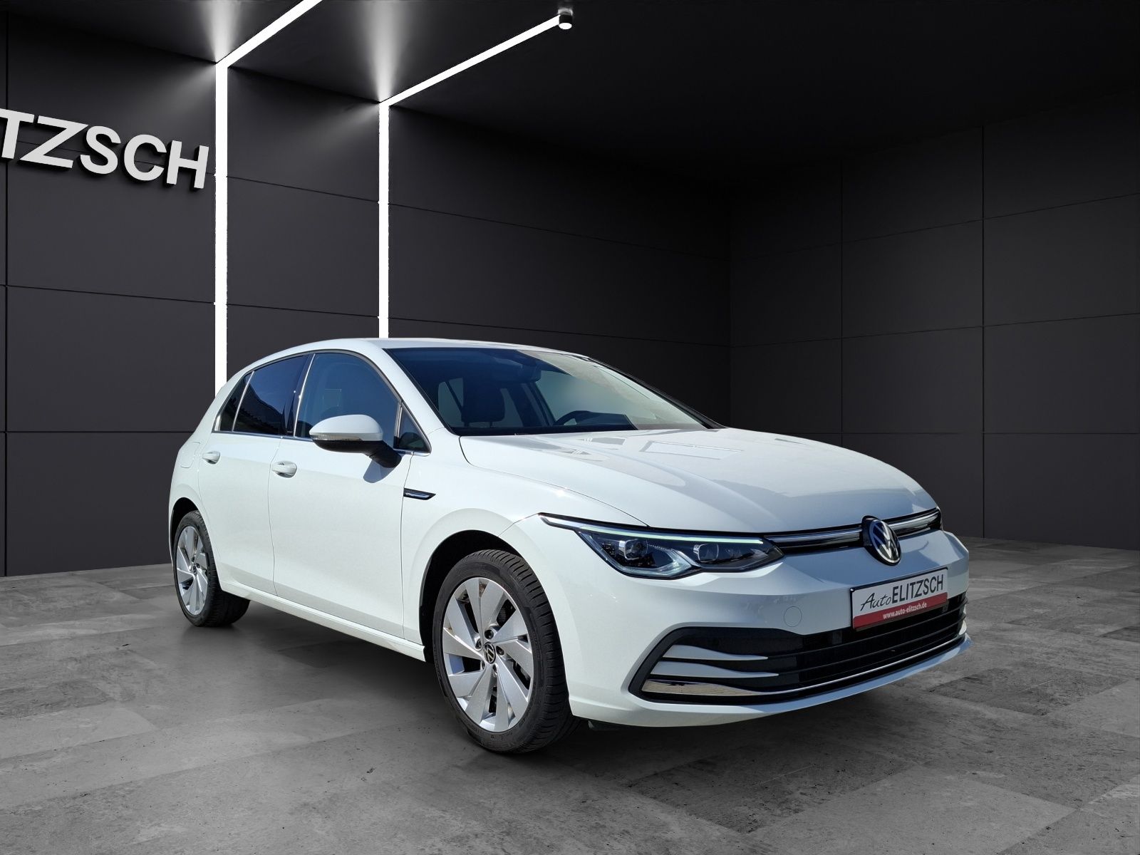 Fahrzeugabbildung Volkswagen Golf VIII TSI Style LEDplus Navi AID ACC RFK SH