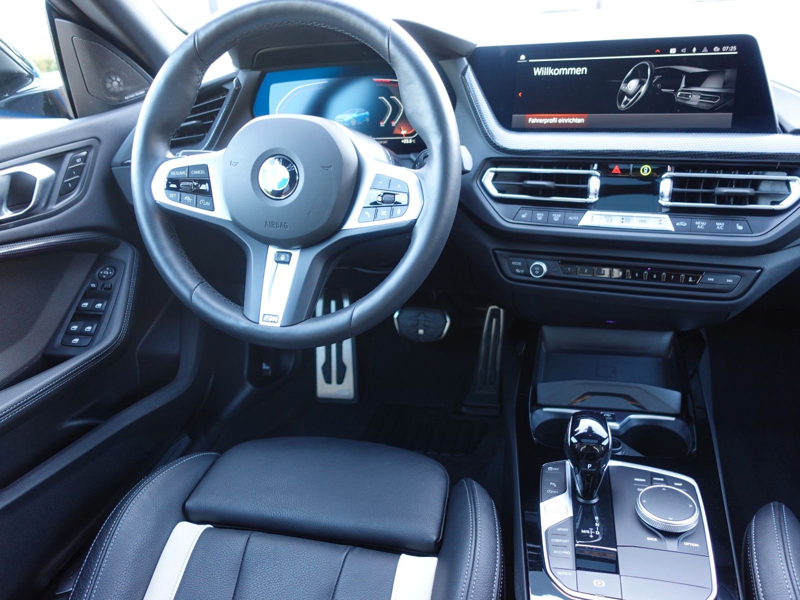 Fahrzeugabbildung BMW 220i Gran Coupé M Sport LED/HUD/Pano/HarmanKard.