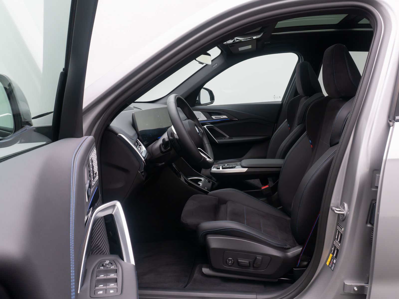 Fahrzeugabbildung BMW X1 xD30e MSport 360&deg;H/K Panorama AHK HUD DAB 19"