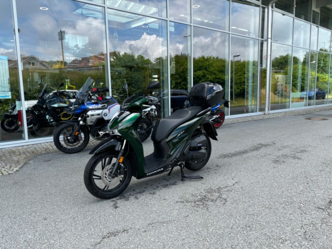 Fahrzeugabbildung Honda SH 150i inkl. Topcase, Garantie