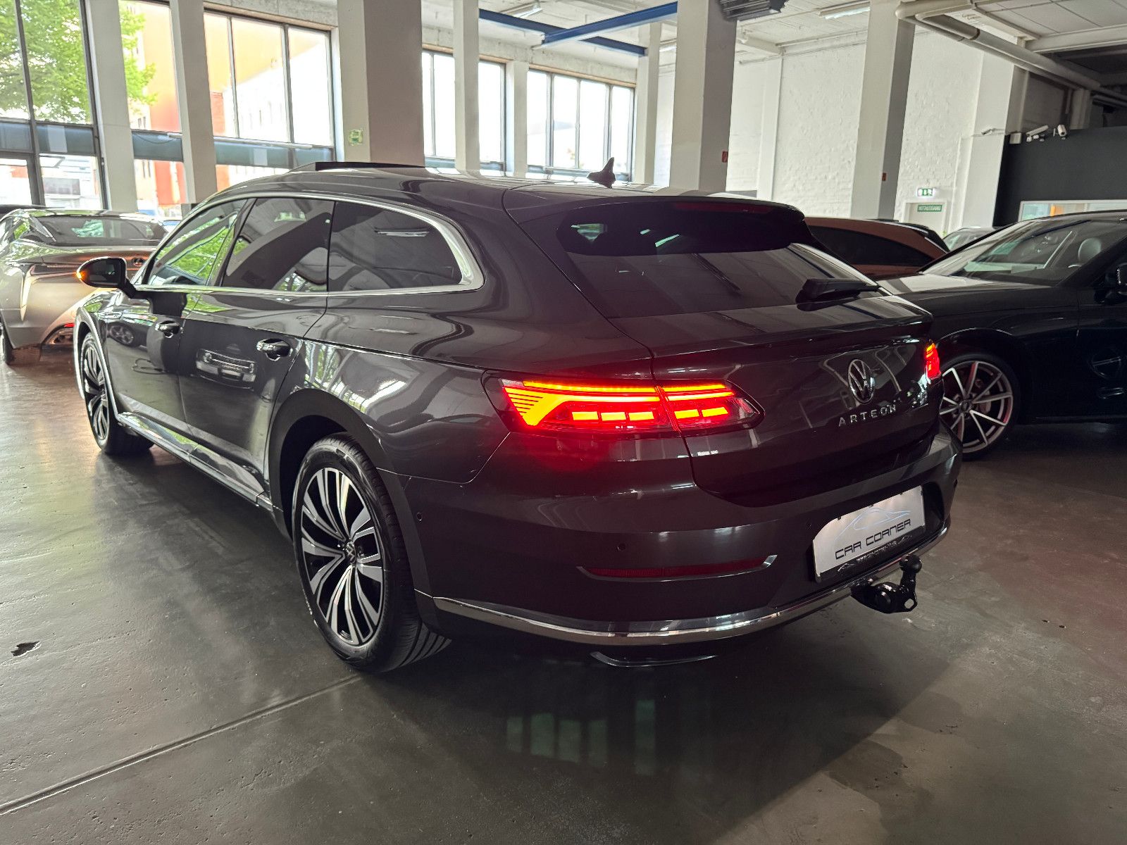 Fahrzeugabbildung Volkswagen ARTEON SB DSG ELEGANCE PANO IQ-LIGHT VW GARANTIE