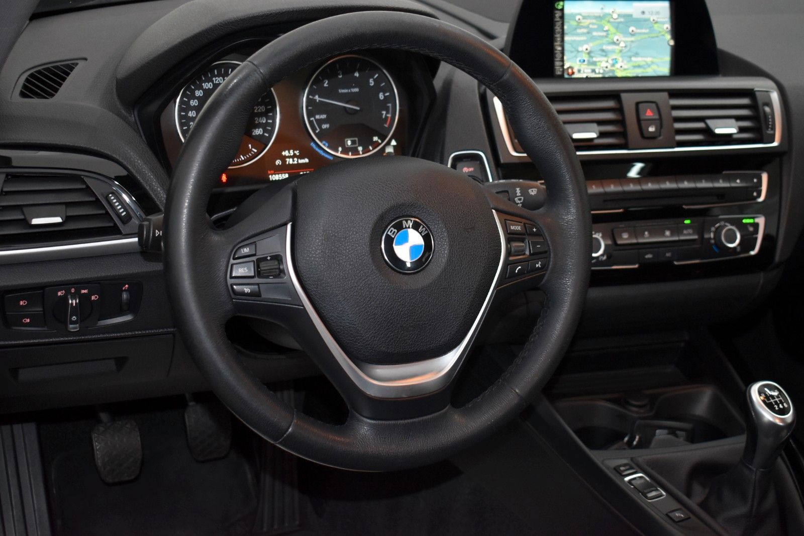 Fahrzeugabbildung BMW 118i Advantage Lim. 3-trg. Navi,LED,SD,SH,PDC