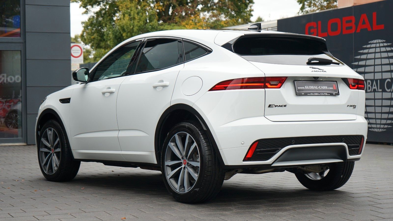 Jaguar E-PACE P300e R-DYNAMIC SE*PANO*BLACKPACK*SoH 97% imagem 2