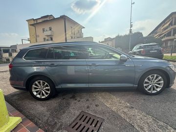 Volkswagen Passat - 12