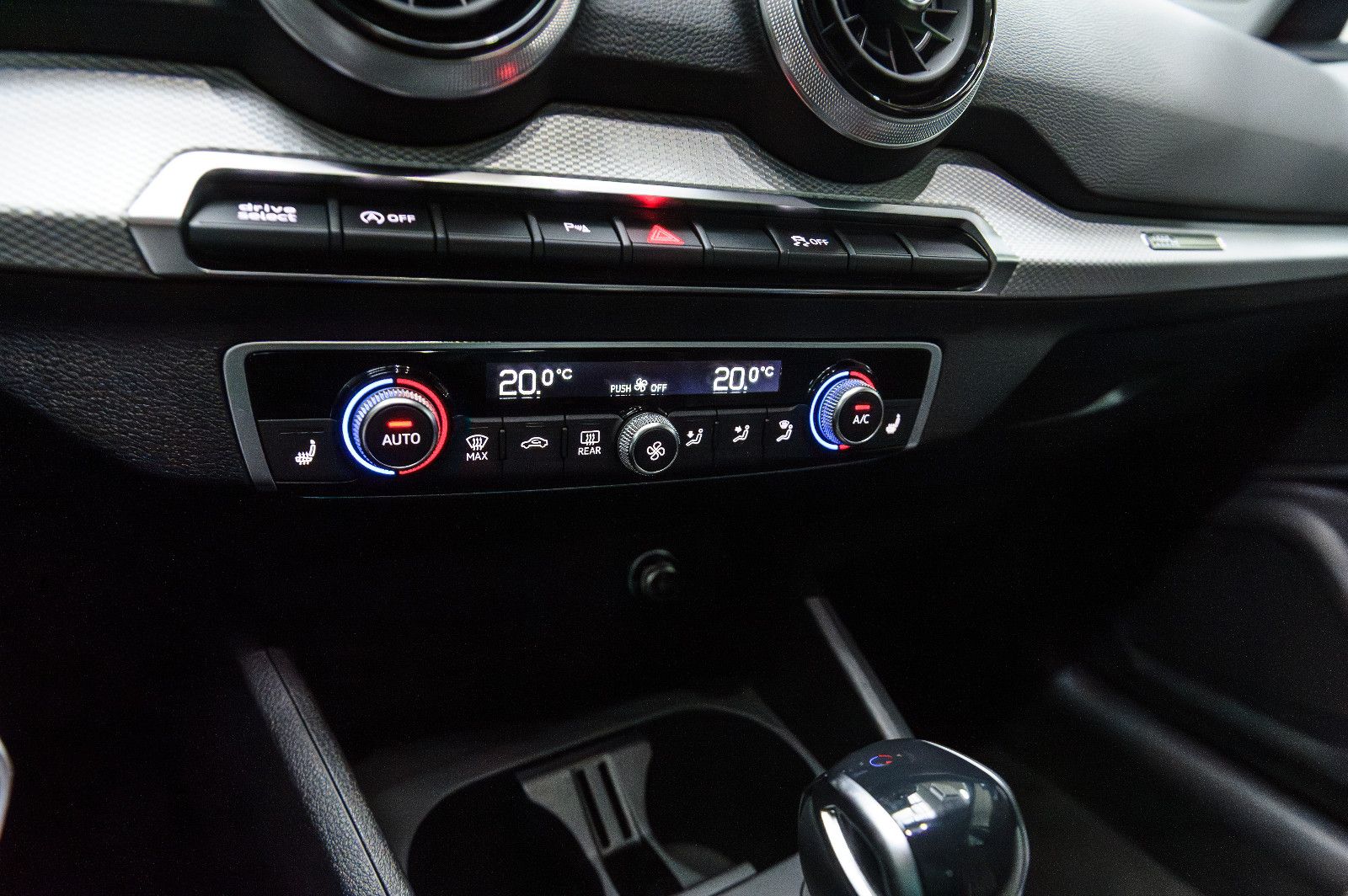 Fahrzeugabbildung Audi Q2 35 TFSI S line 1.5 S-Tronic LED+KAM+VIRTUAL